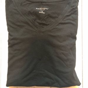 Brand new maternity v neck